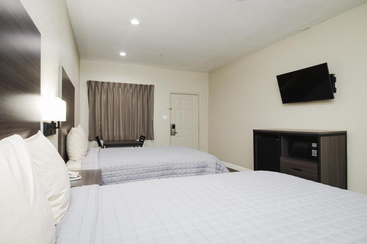 Winchester Inn And Suites Humble/Iah/North Houston Exterior photo